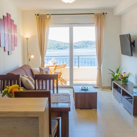 Apartment Sandra Vis Bagian luar foto